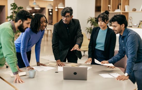 Fim da escala 6×1 pode gerar 4,5 milhões de empregos e beneficiar a saúde dos trabalhadores, aponta pesquisa